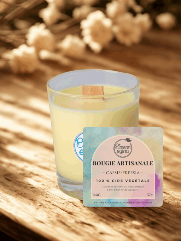Bougie végétale parfumée "Cassis-Freesia"