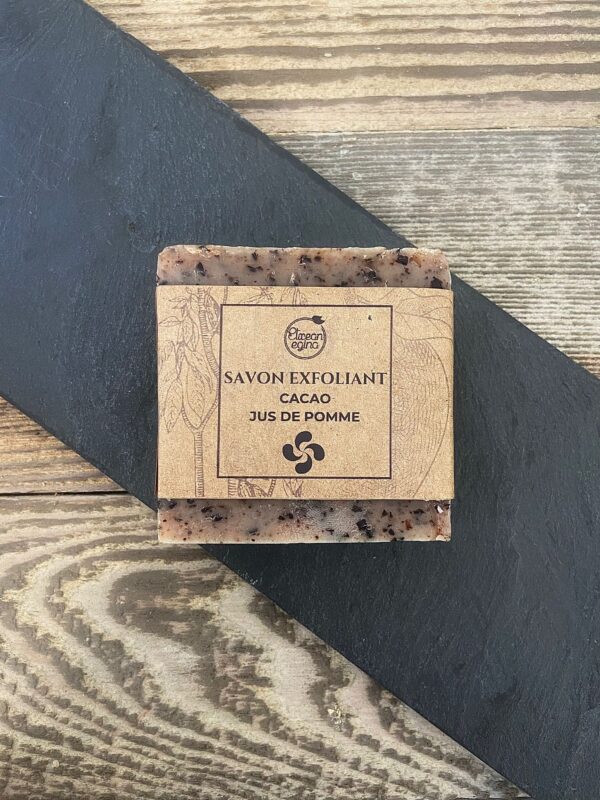 savon exfoliant surgras 8% artisanal cacao et jus de pomme. en collaboration avec la chocolateir laia & eztigar