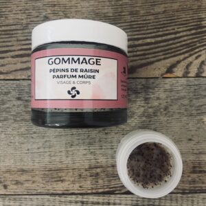 Gommage gel pepins de raisins parfum mure. fabrication artisanale au pays basque. etxean egina baigorri