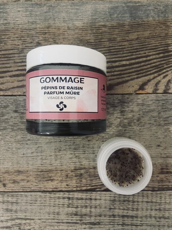 Gommage gel pepins de raisins parfum mure. fabrication artisanale au pays basque. etxean egina baigorri